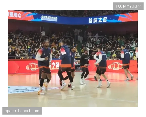 山东高速主场氛围火热，球迷高喊防守助球队逆转